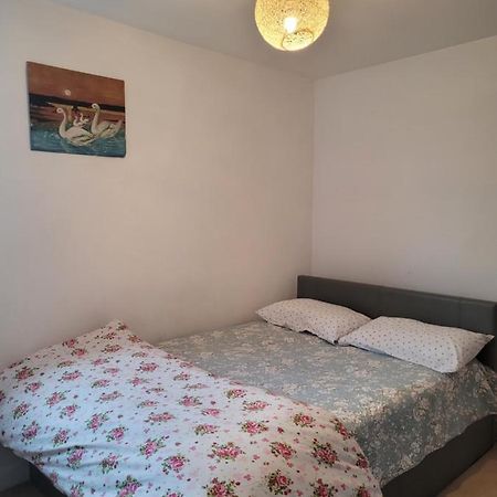 Room Near Heathrow Airport Hillingdon Exterior photo
