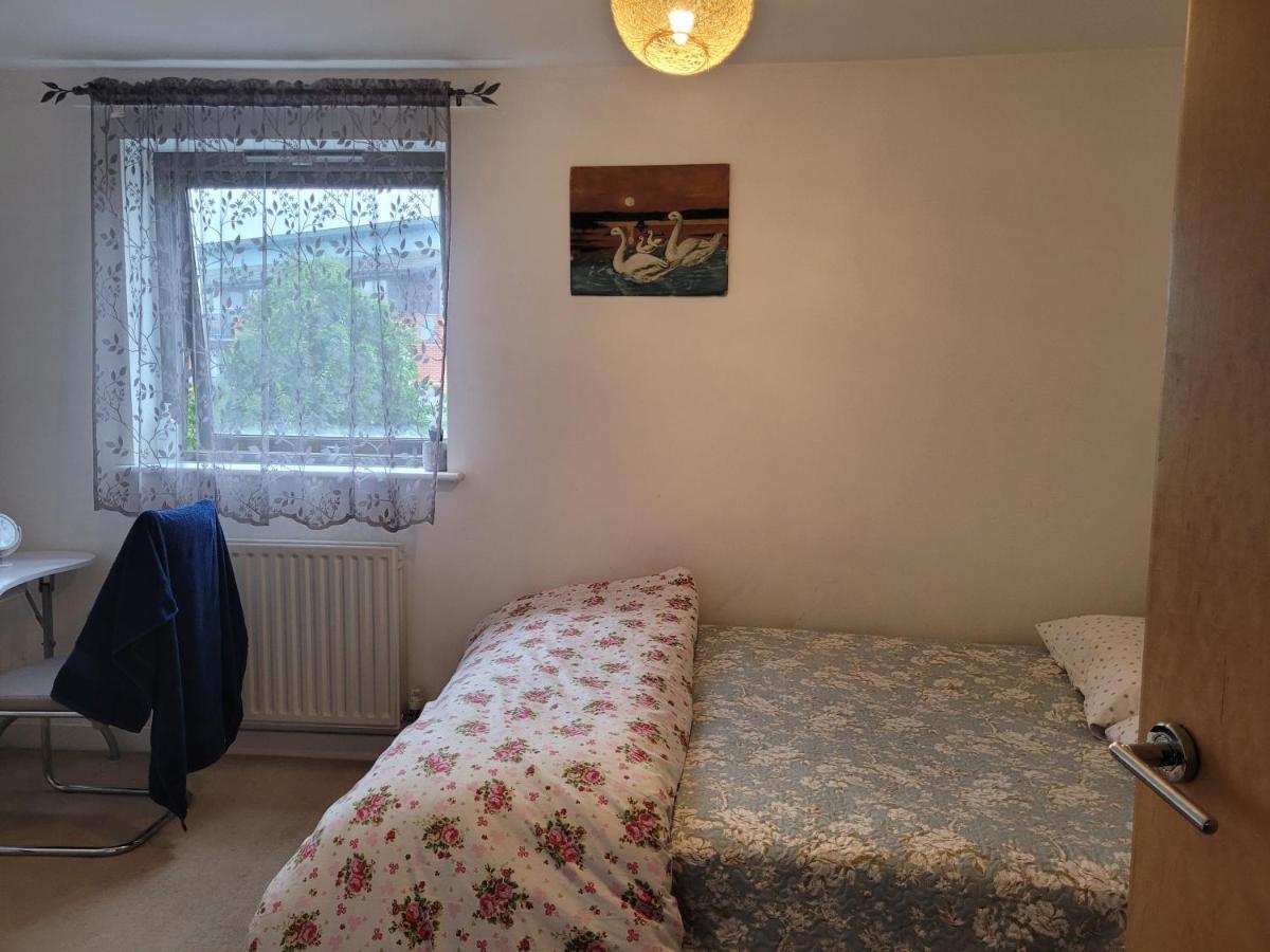 Room Near Heathrow Airport Hillingdon Exterior photo
